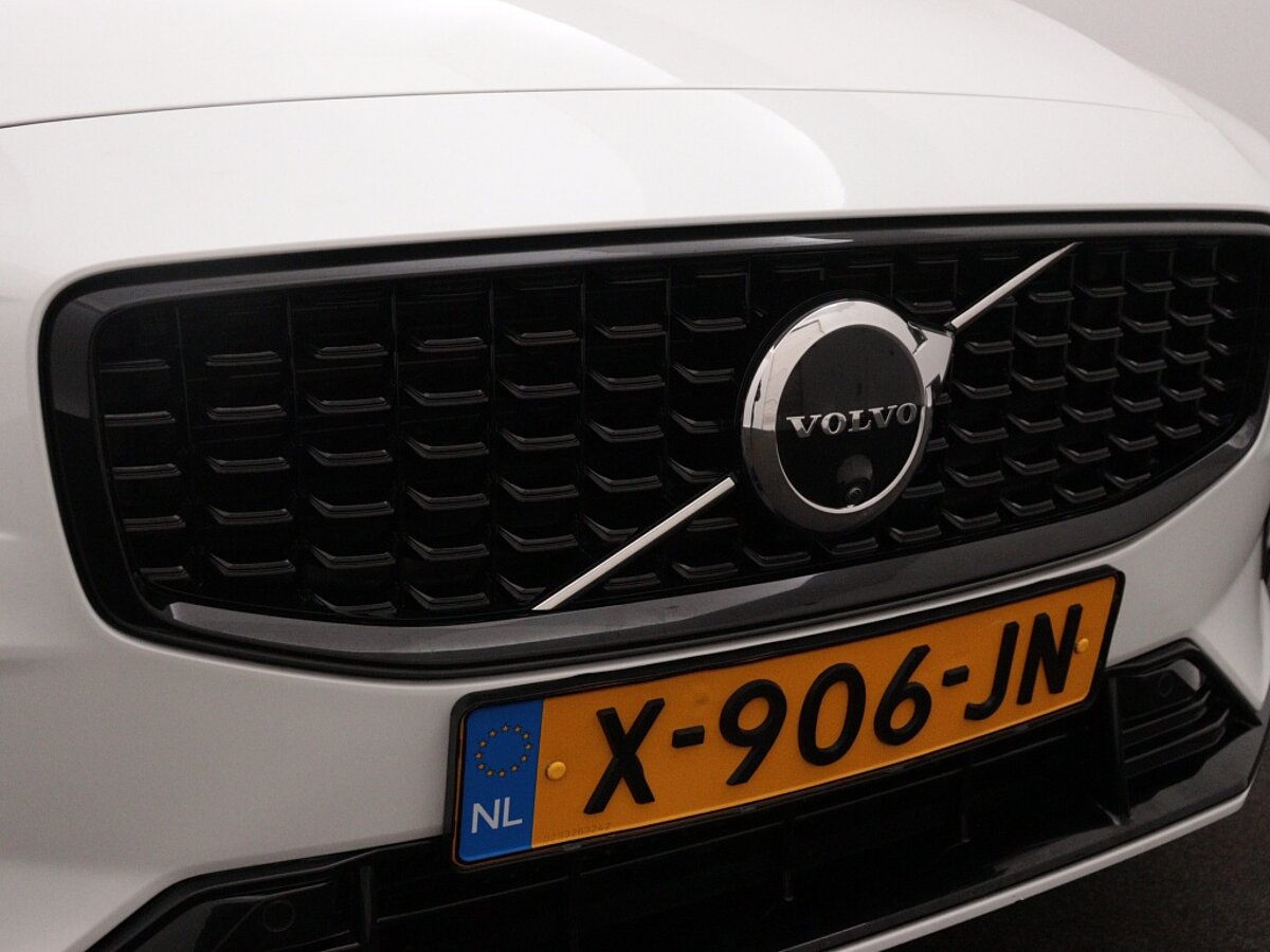 41603058 volvo v60 2 0 b3 plus dark panoramadak trekhaak 360a camera fdf525