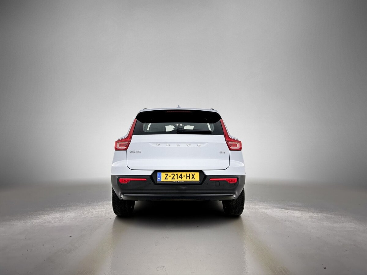 44775381 volvo xc40 2 0 b4 plus dark 3 03