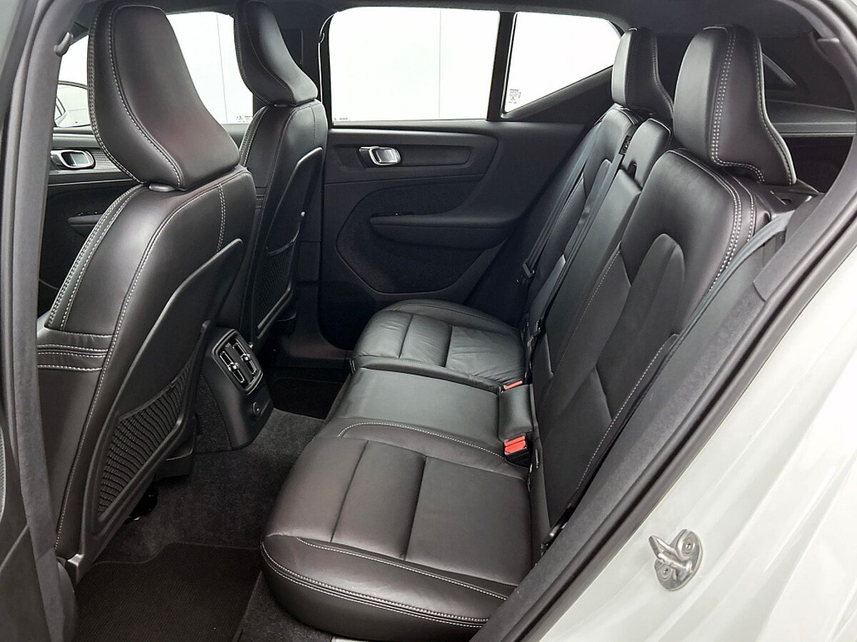 45916578 volvo xc40 1 5 t5 recharge r design 20inch velgen lederen bekleding 49