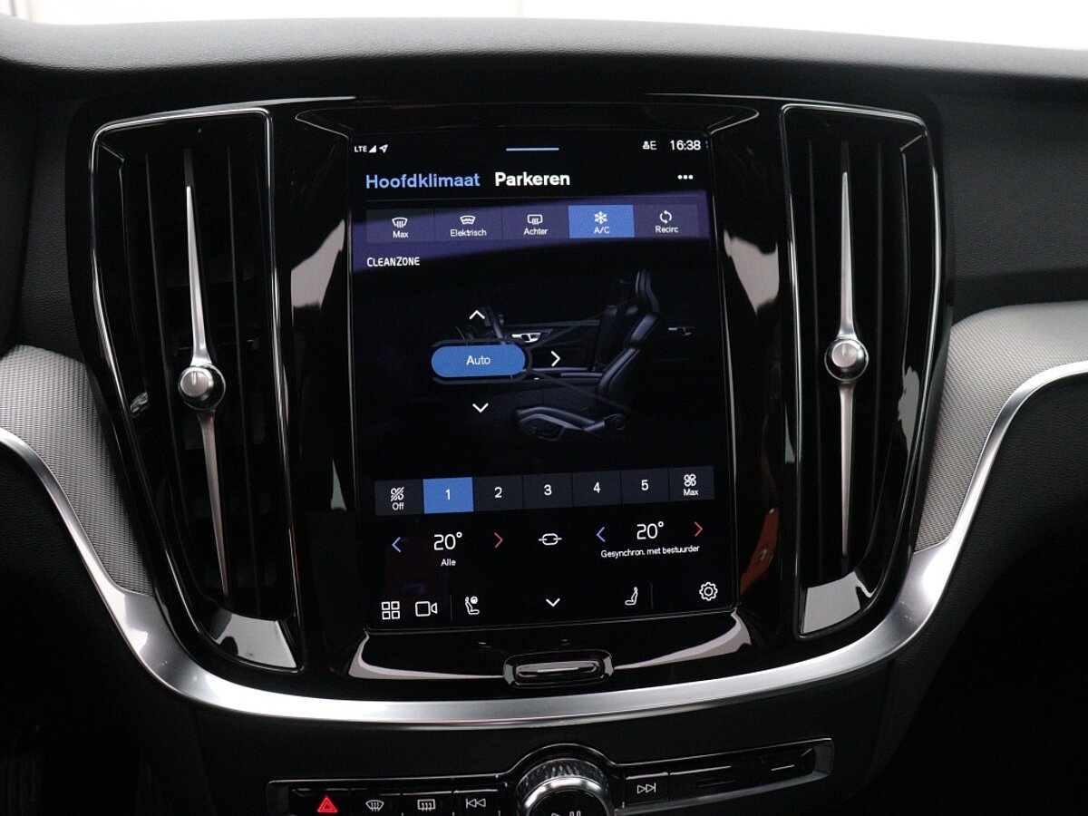 42420857 volvo v60 2 0 b3 plus dark panoramadak harman kardon trekhaak 360 7a894f