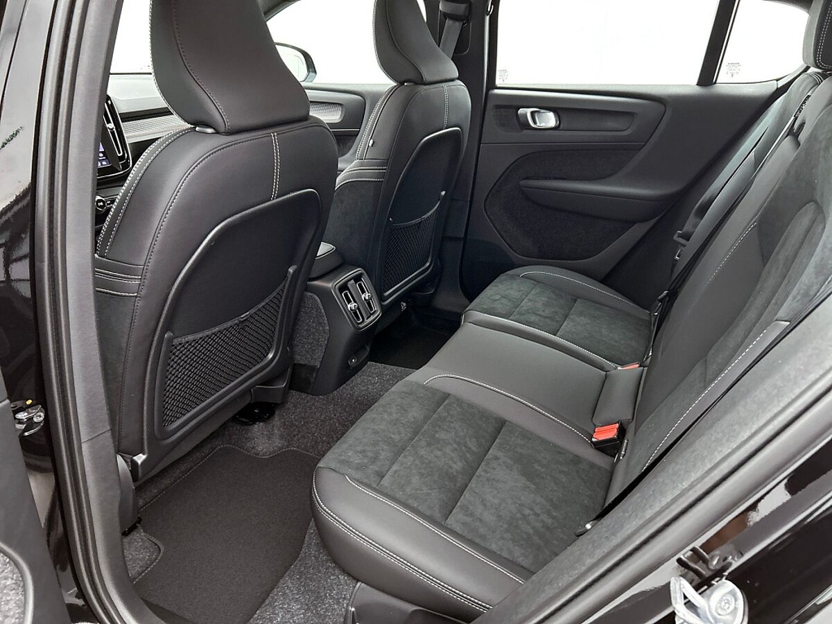 46536156 volvo ec40 extended range plus black edition 82kwh 95