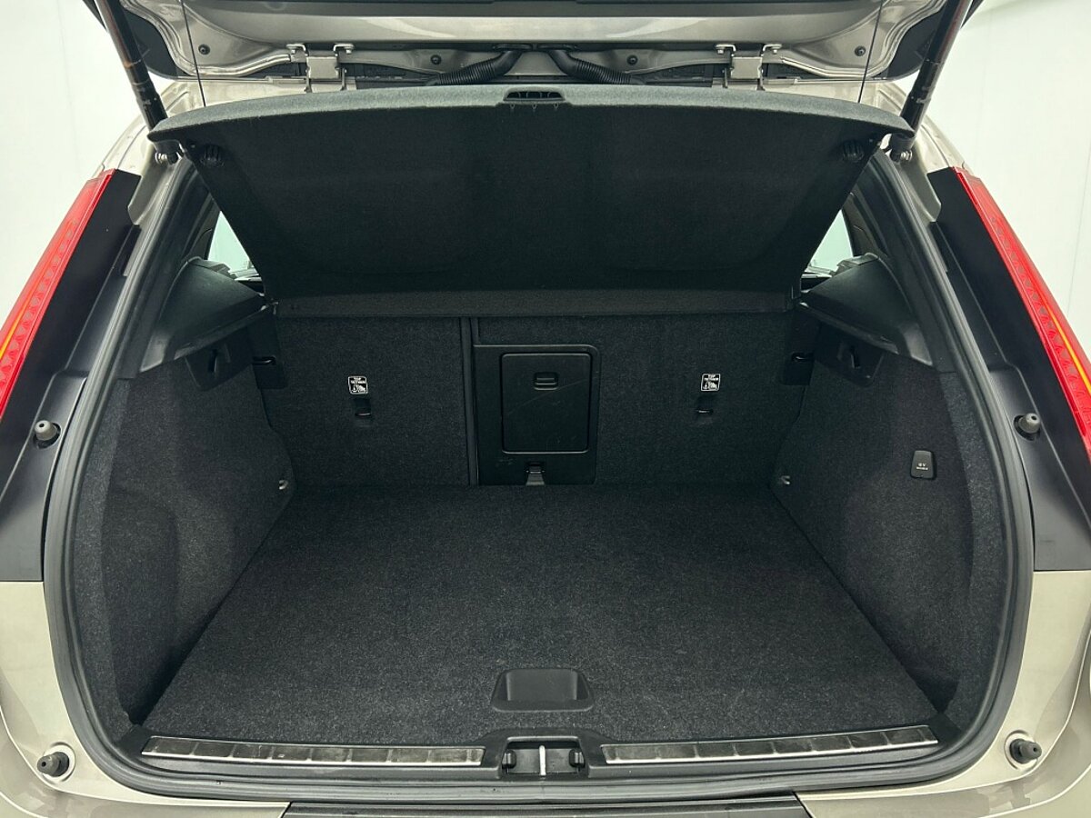 49484333 volvo xc40 1 5 t4 recharge inscription leder blis navigatie sensore 31