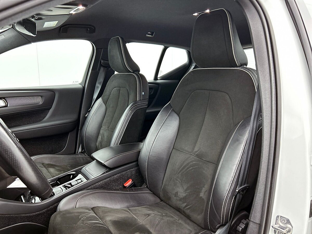 49567384 volvo xc40 2 0 t5 awd r design intro edition 40