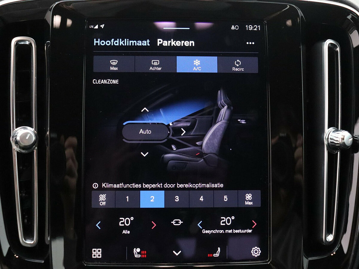 34255172 volvo xc40 p8 recharge awd r design memory seats draadloze lader warmte 67