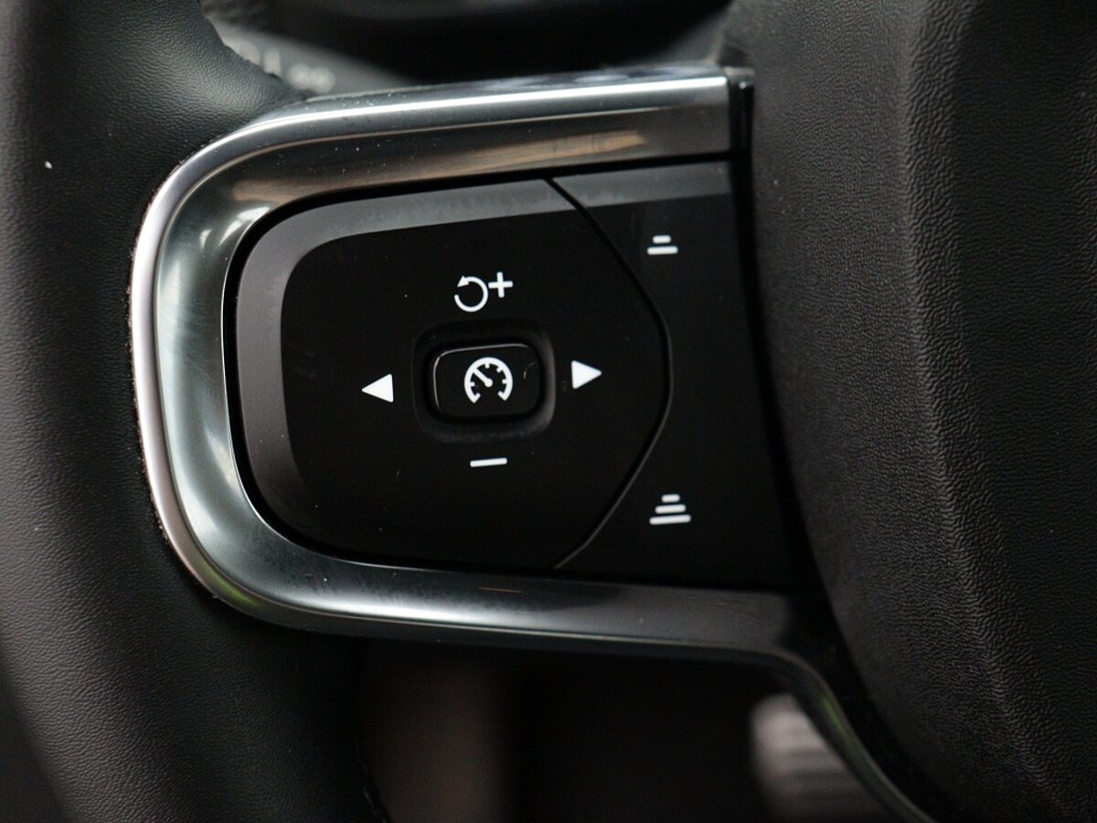 44247367 volvo xc40 1 5 t4 recharge r design 47