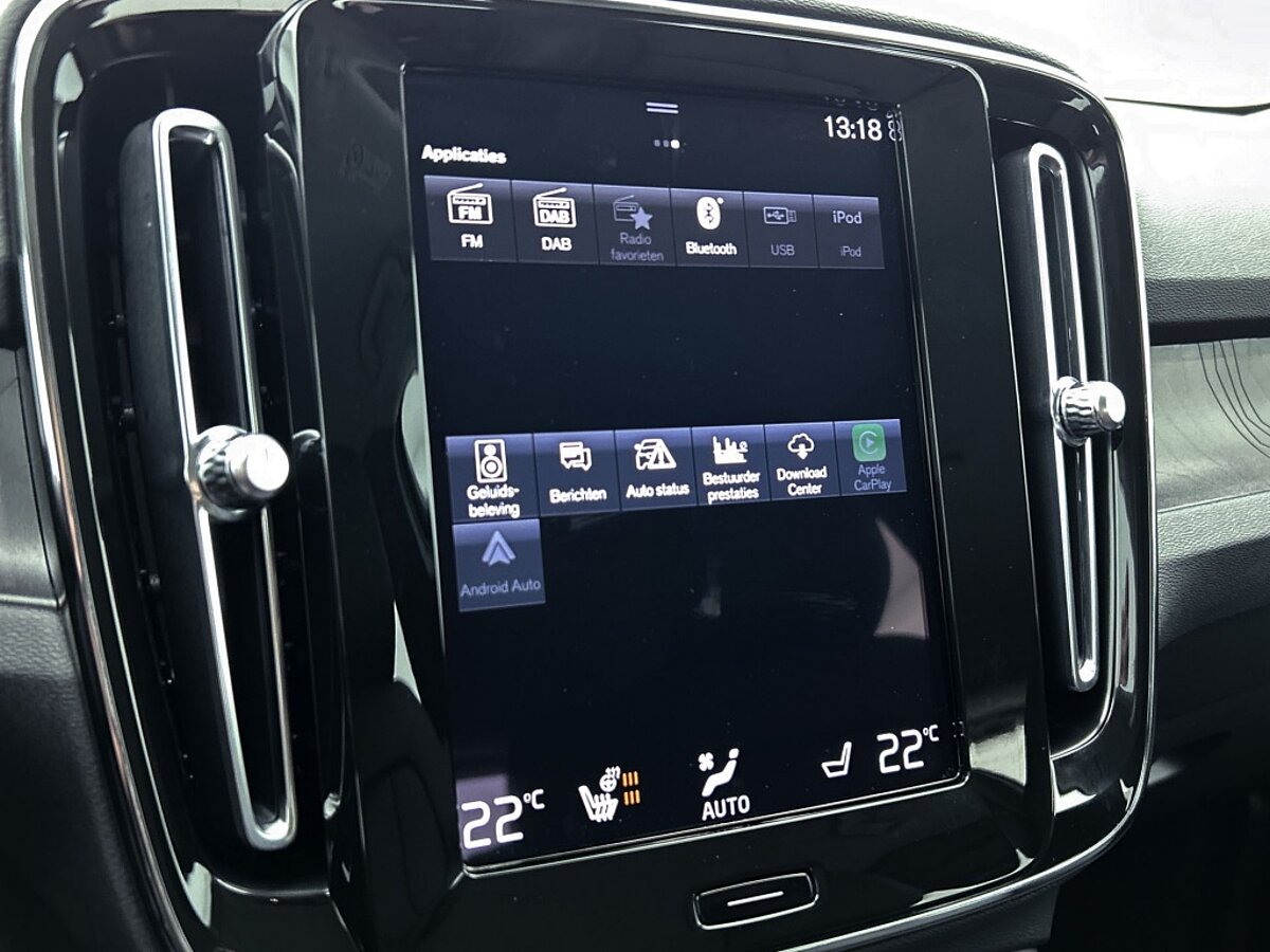44339731 volvo xc40 1 5 t4 recharge plus bright harman kardon pilot assist ele 95