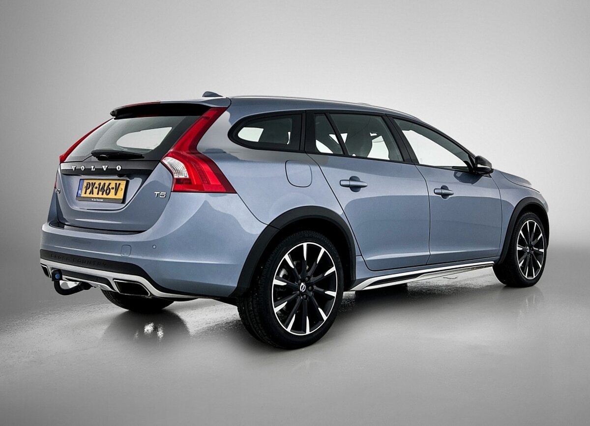 45716267 volvo v60 cross country 2 0 t5 polar 5 01