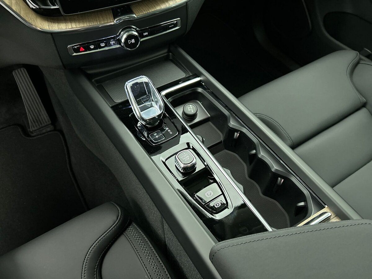 49836584 volvo xc60 t6 plus dark recharge head up panoramadak getint glas 18