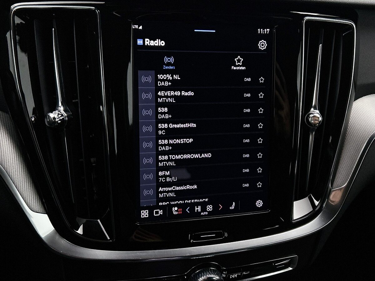 49847910 volvo v60 2 0 t6 awd plus dark harman kardon voorruitverw sportstoe 7 01