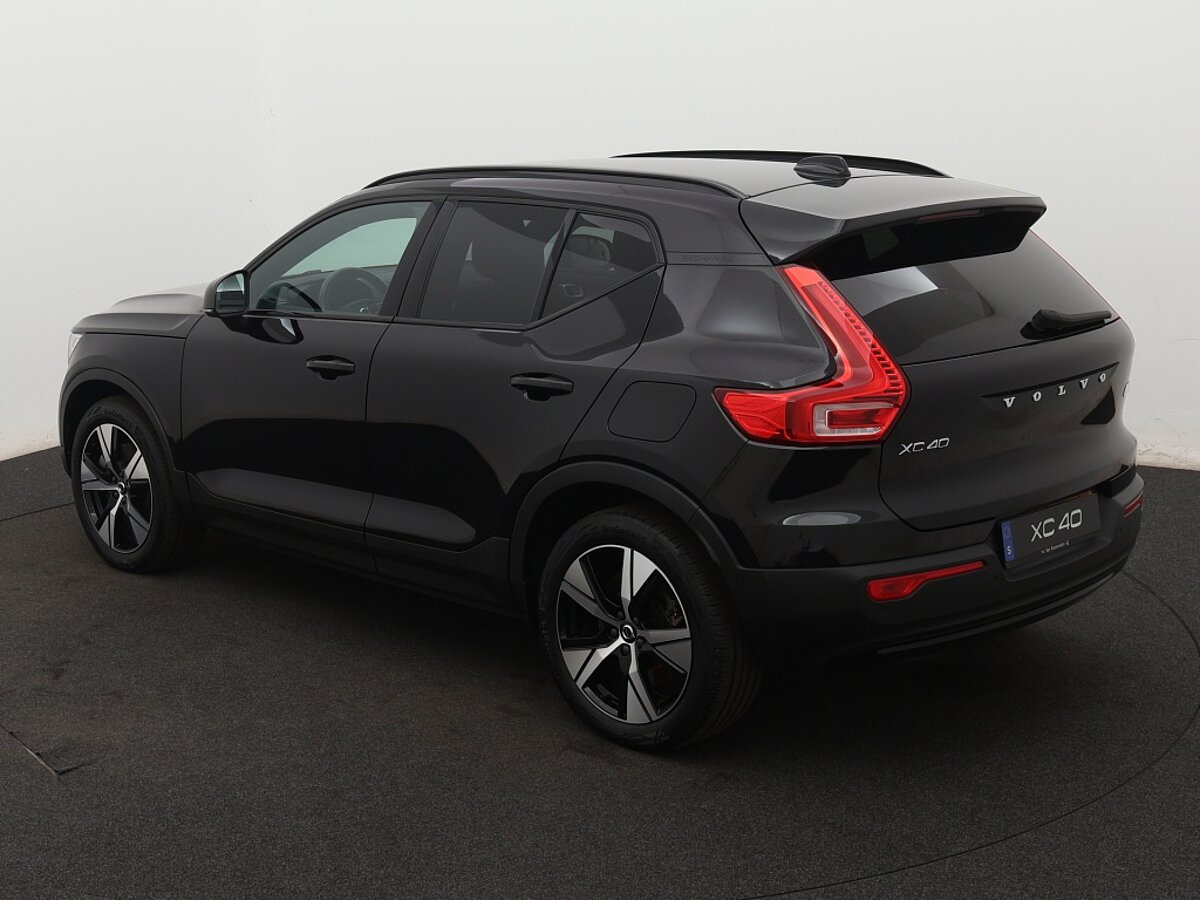 43837479 volvo xc40 recharge p8 awd r design 3 01