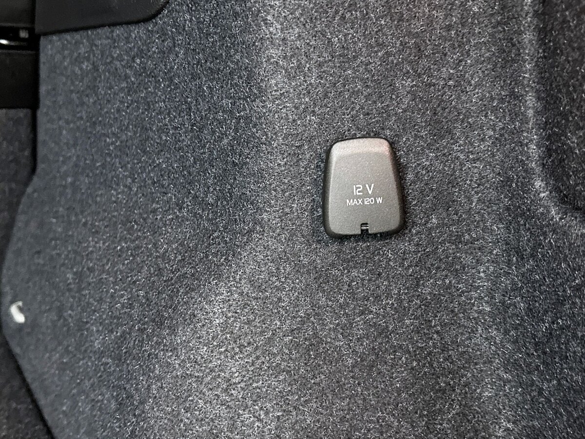 49484327 volvo xc40 1 5 t4 plug in hybrid core bright navigatie sensoren voor 70