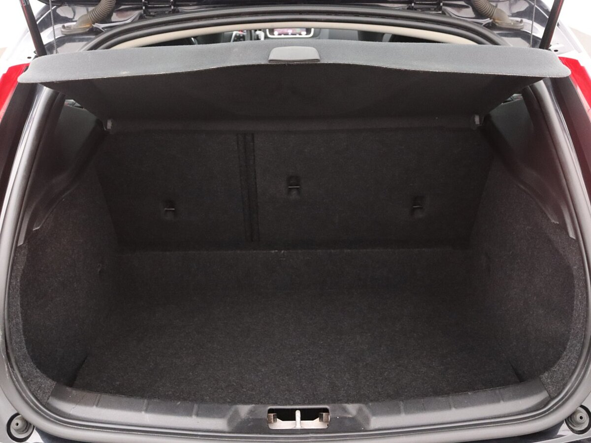 34254963 volvo v40 1 5 t2 polar 77