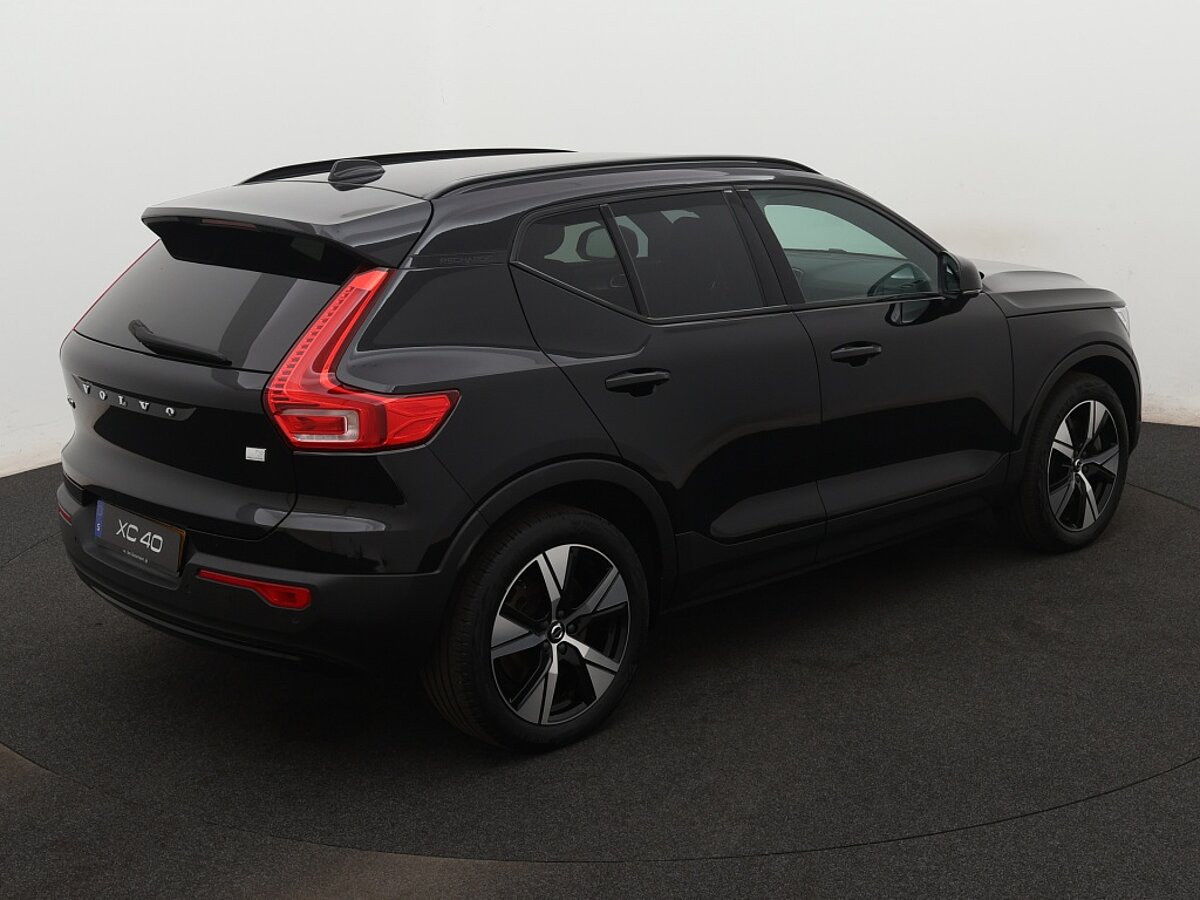 43837479 volvo xc40 recharge p8 awd r design 01
