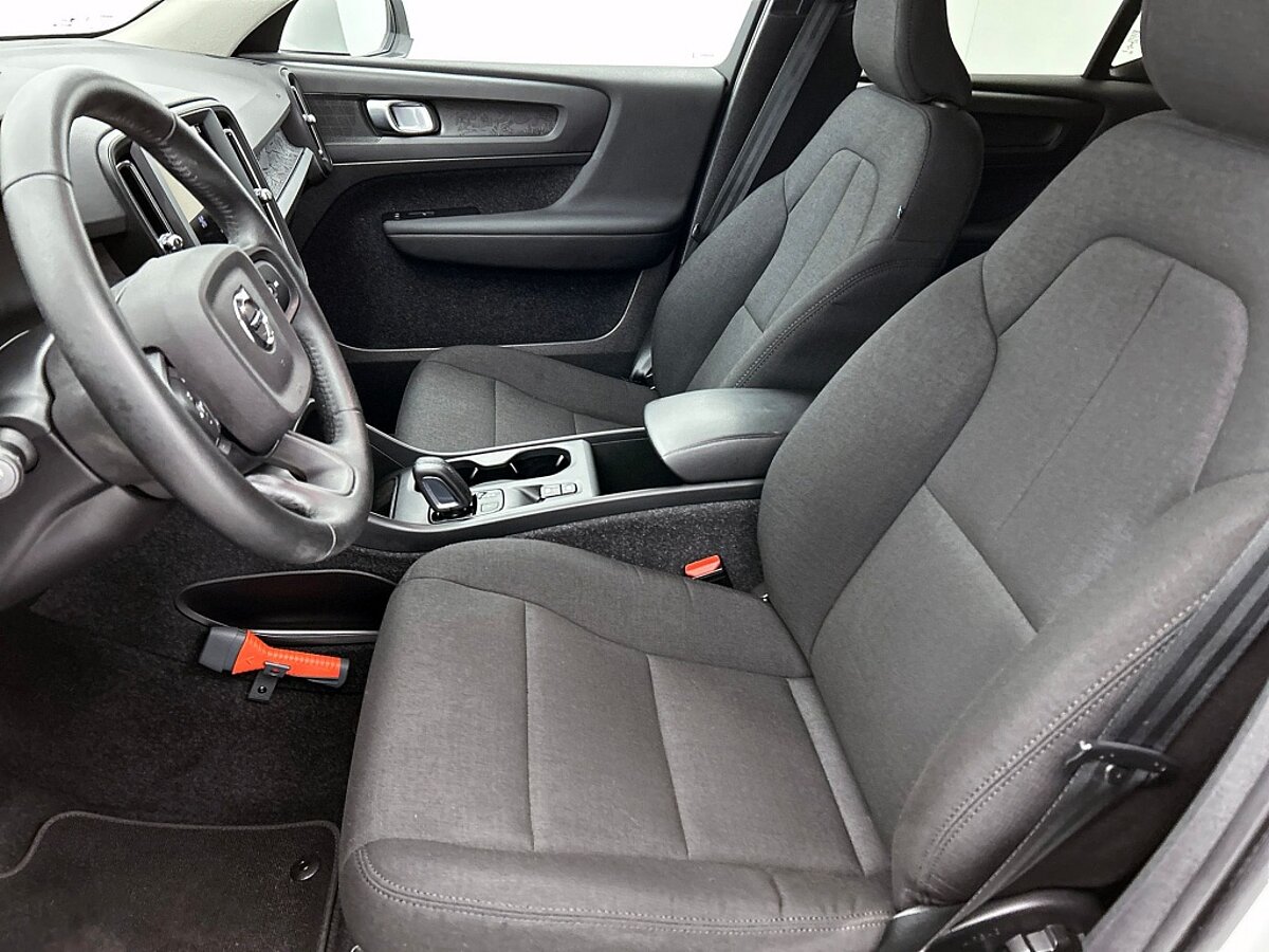 46251143 volvo xc40 1 5 t2 momentum core 28