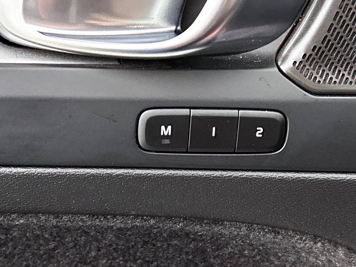 47258731 volvo xc40 xc40 t4 plus bright memorystoelen climate pack 06