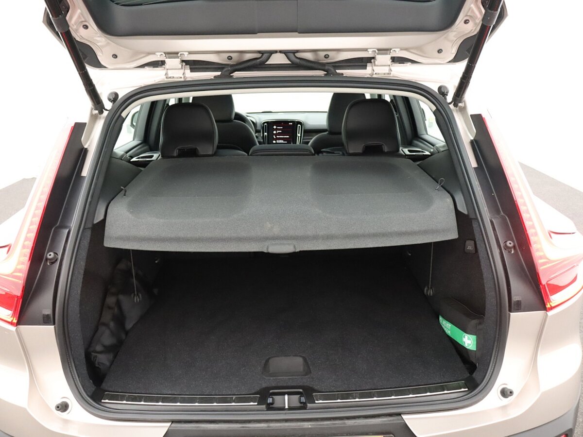 36079808 volvo xc40 1 5 t5 recharge ultimate bright 35