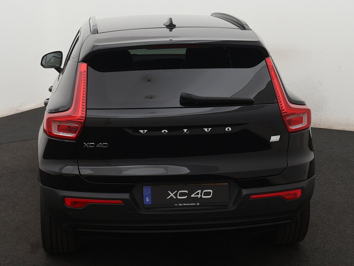 43837479 volvo xc40 recharge p8 awd r design 9 01
