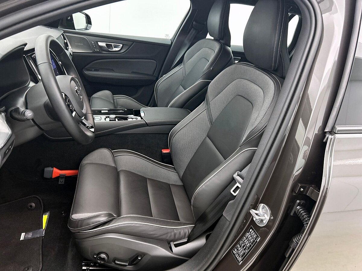 47540292 volvo v60 2 0 t6 awd plus dark trekhaak long range sportstoelen 1a2670