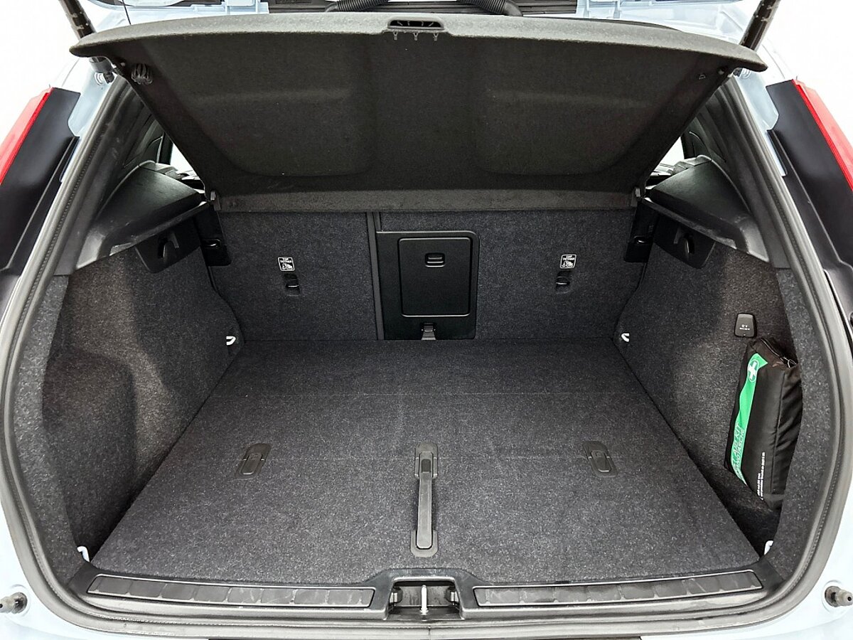 48515761 volvo xc40 2 0 b4 plus dark 19 inch trekhaak voorruit verwarming bd0b44