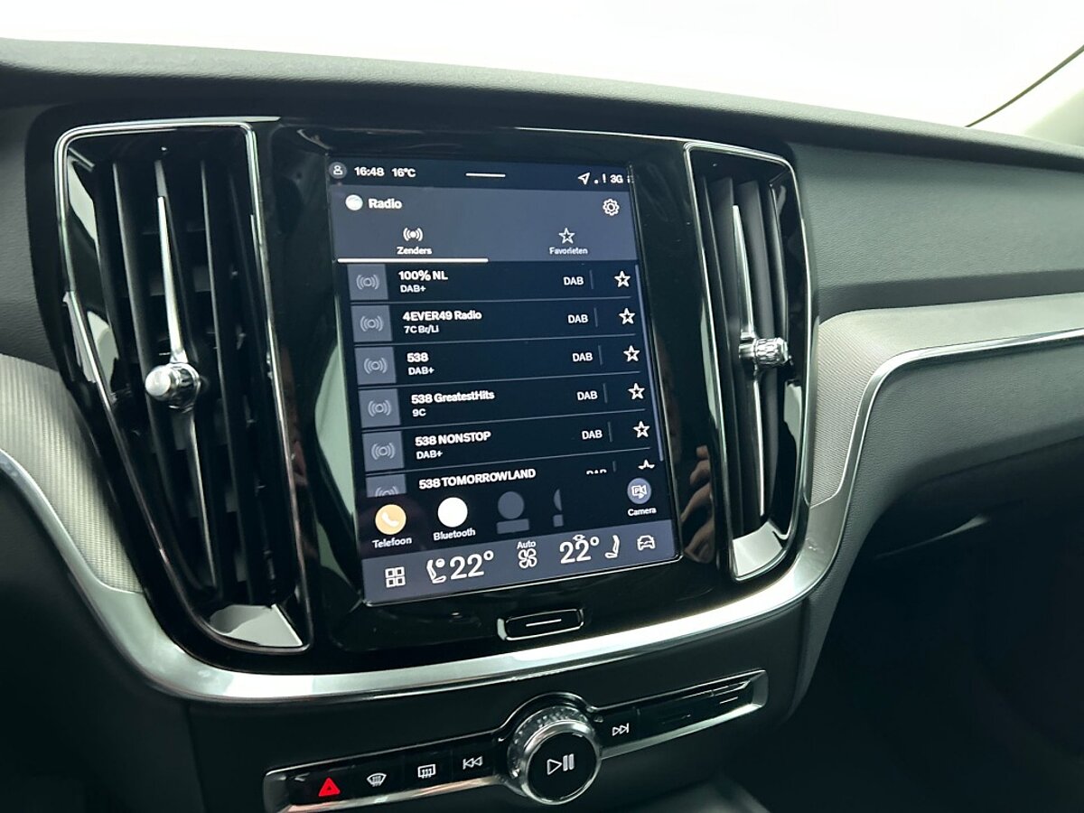 49639847 volvo v60 2 0 b4 core lederen bekleding 19 inch 360 graden camera 7 01