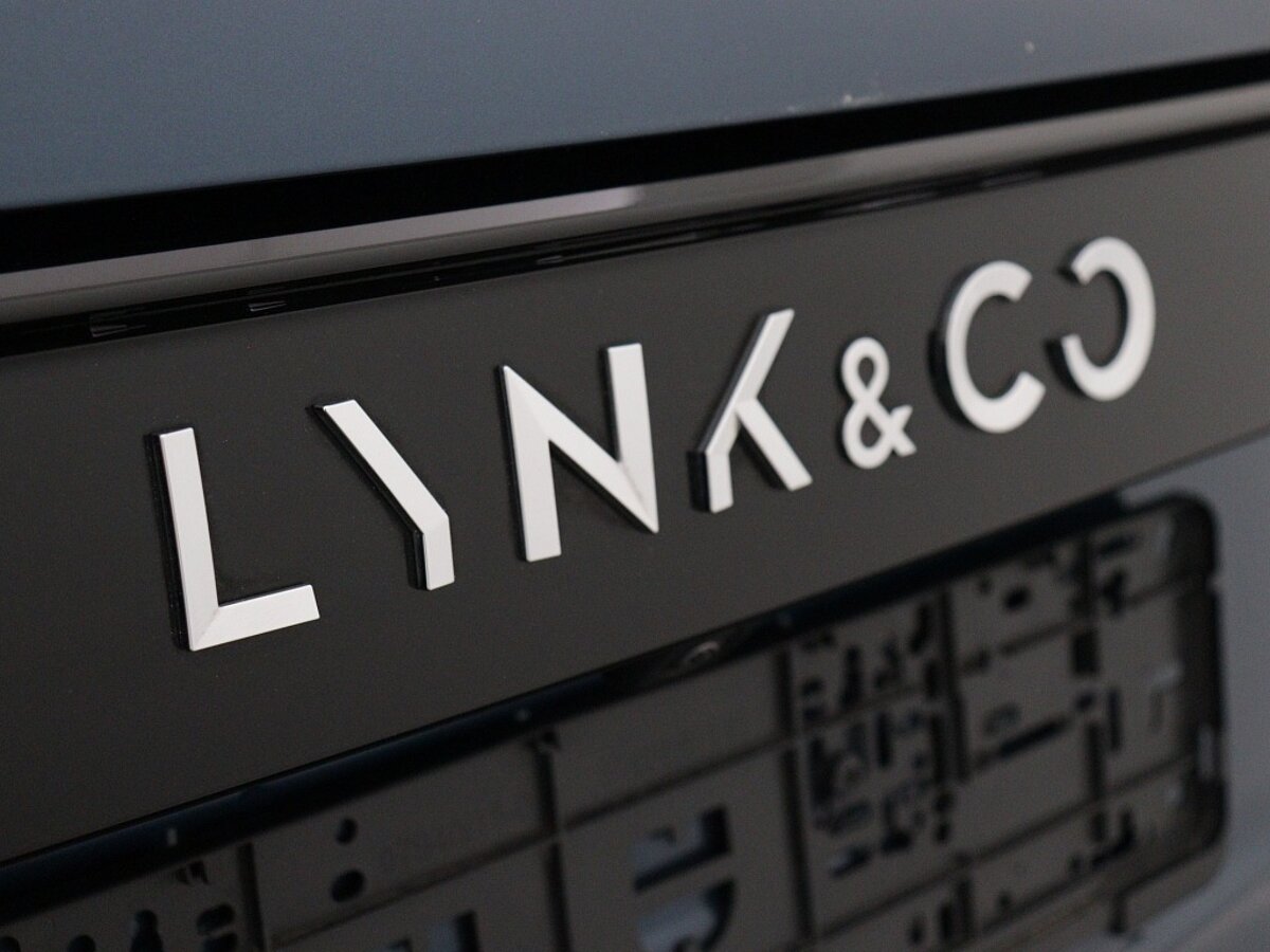44260170 lynk co 01 1 5 phev 83
