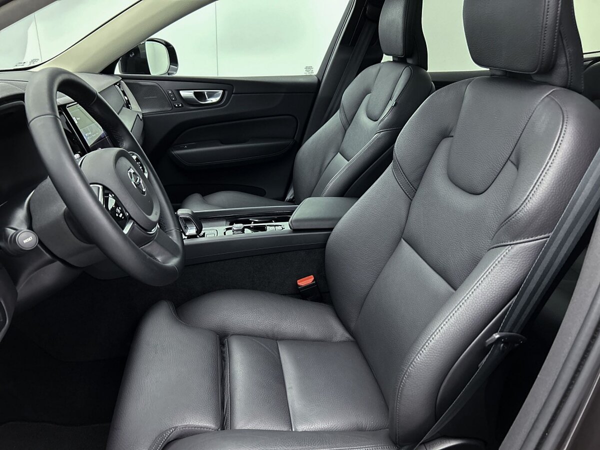 45376895 volvo xc60 2 0 t6 awd plus dark 02