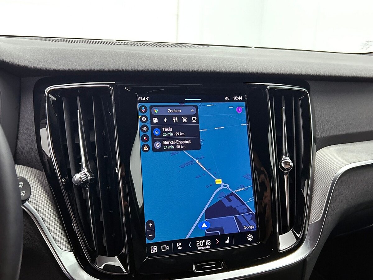 48515870 volvo v60 2 0 t6 awd plus dark trekhaak voorruit verwarming harman k 7cf803