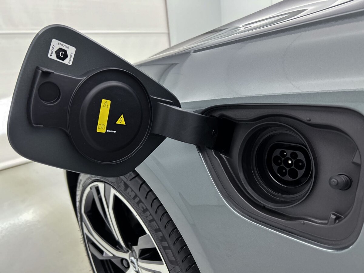 48563053 volvo v60 t6 plus dark panoramadak 19 velgen gentint glas 34