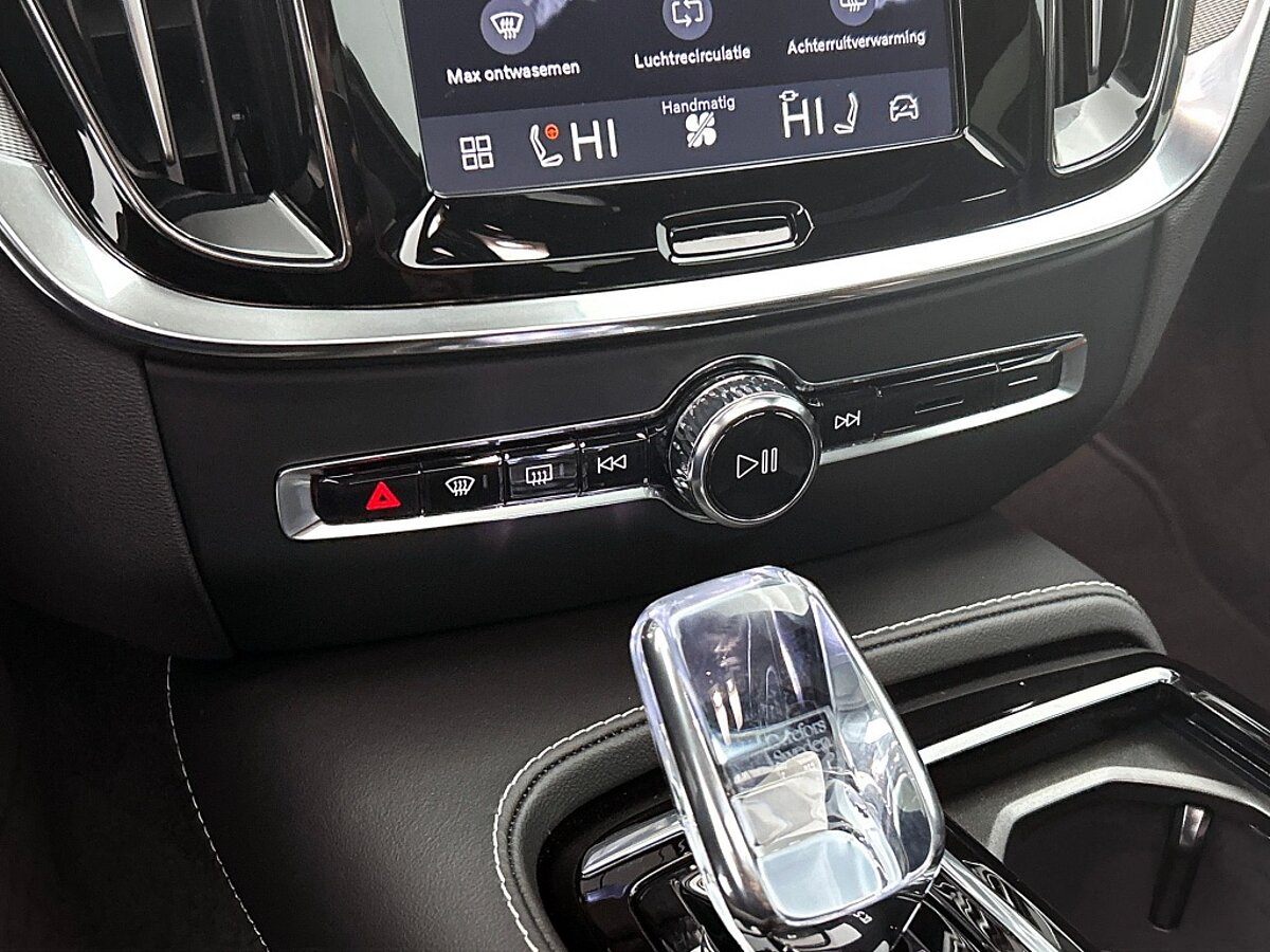 49671201 volvo v60 t6 twin plus dark nieuw actie van 64 480 voor 59985 12