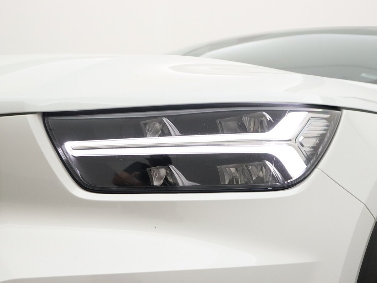 34675392 volvo xc40 1 5 t5 te r design 829de3