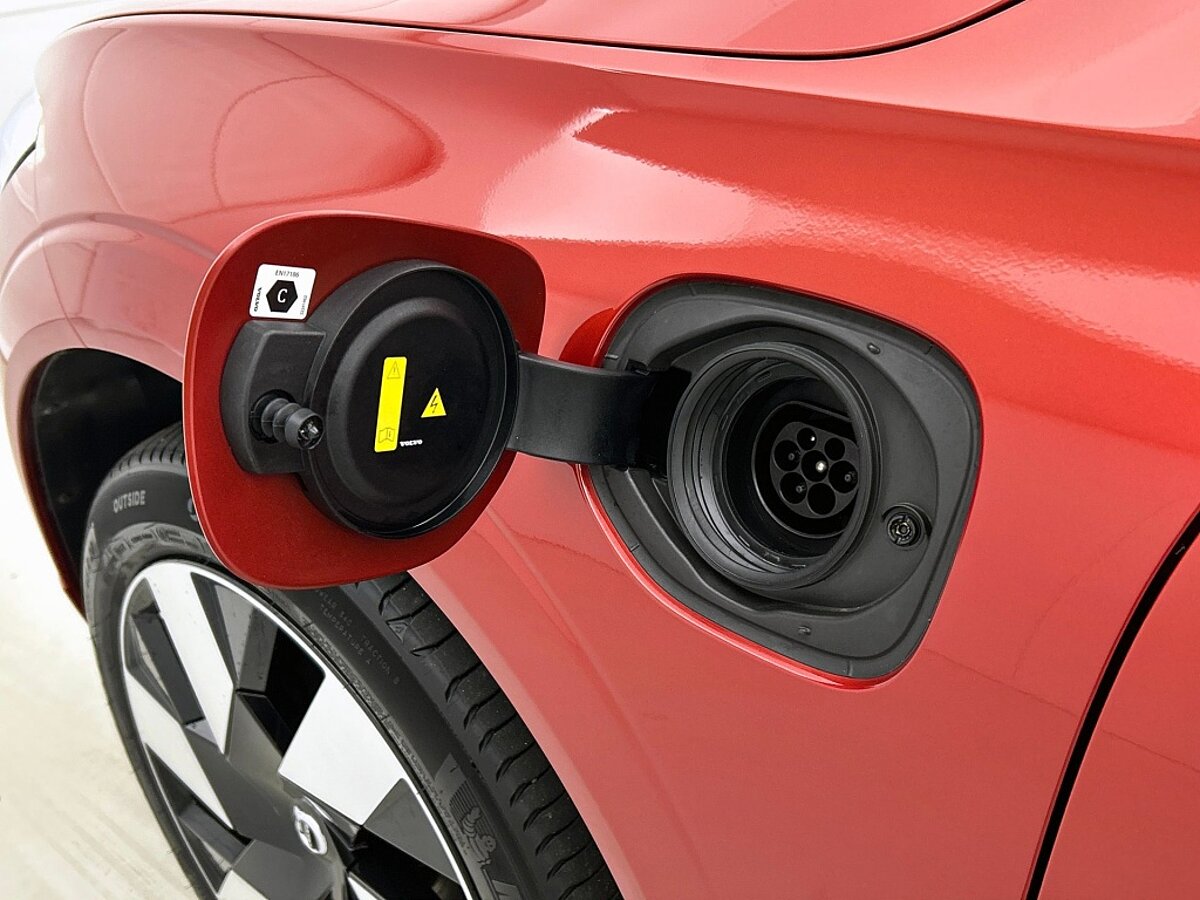 47588242 volvo xc60 2 0 t6 plug in hybrid awd ultimate dark 360 camera adative a10265