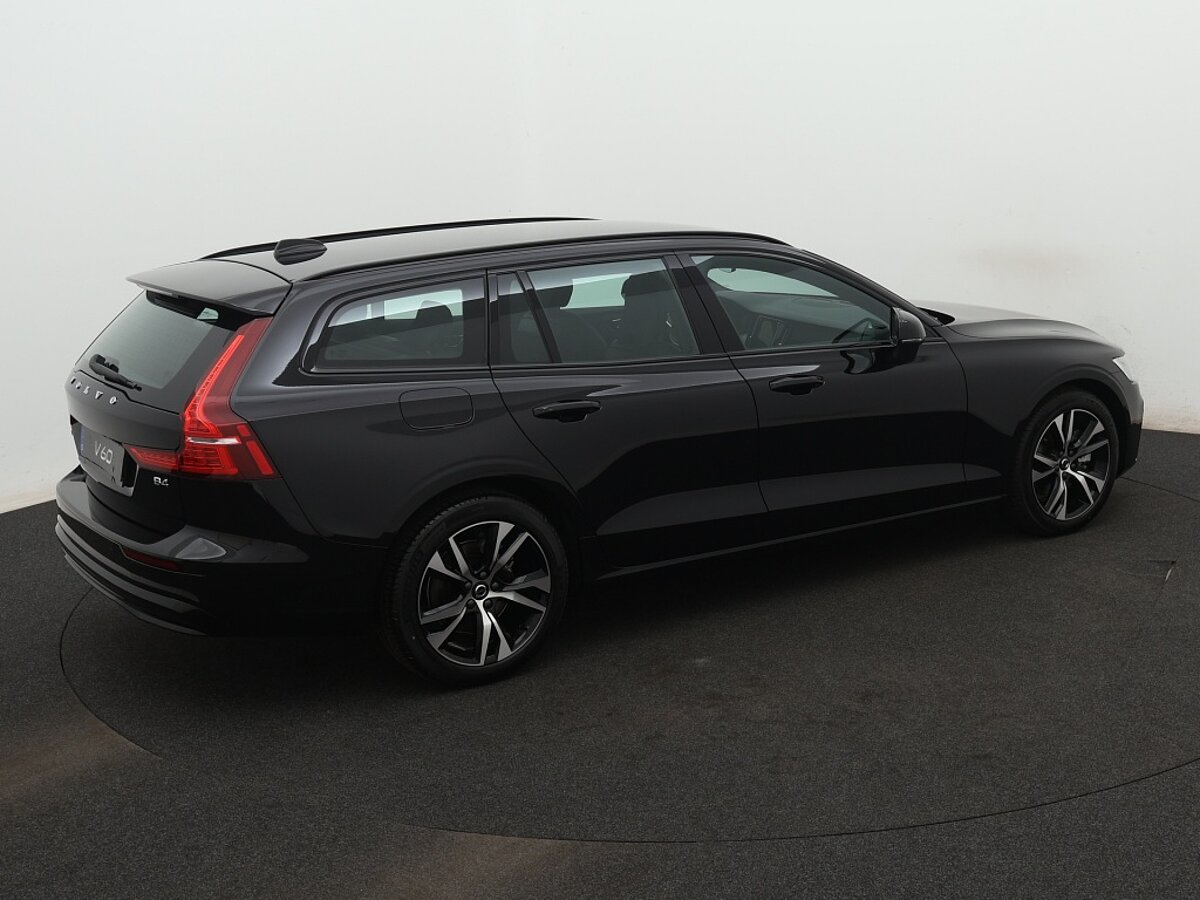43755346 volvo v60 2 0 b4 plus dark 01