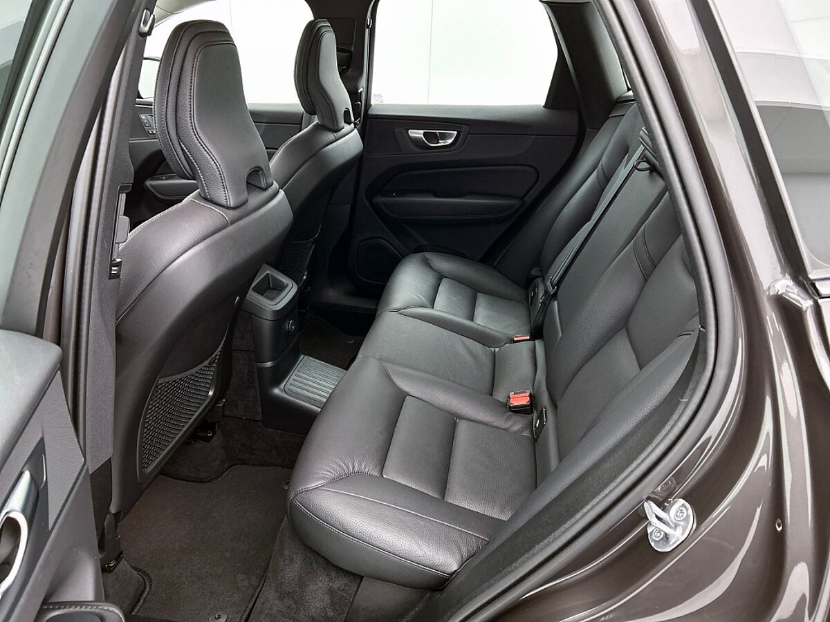 45432918 volvo xc60 2 0 t6 plus panorama dak trekhaak 360 camera 50