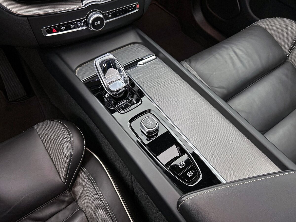 48340442 volvo xc60 2 0 t6 plug in hybrid awd ultimate dark luchtvering trekhaak 71