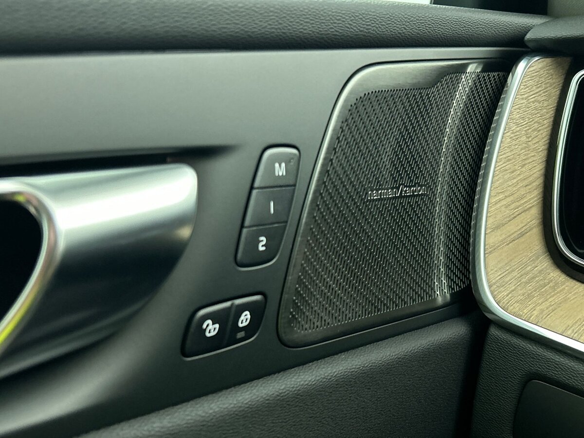 49431430 volvo xc60 plus dark plug in hybrid awd 20 lm velgen onyx black demon 72