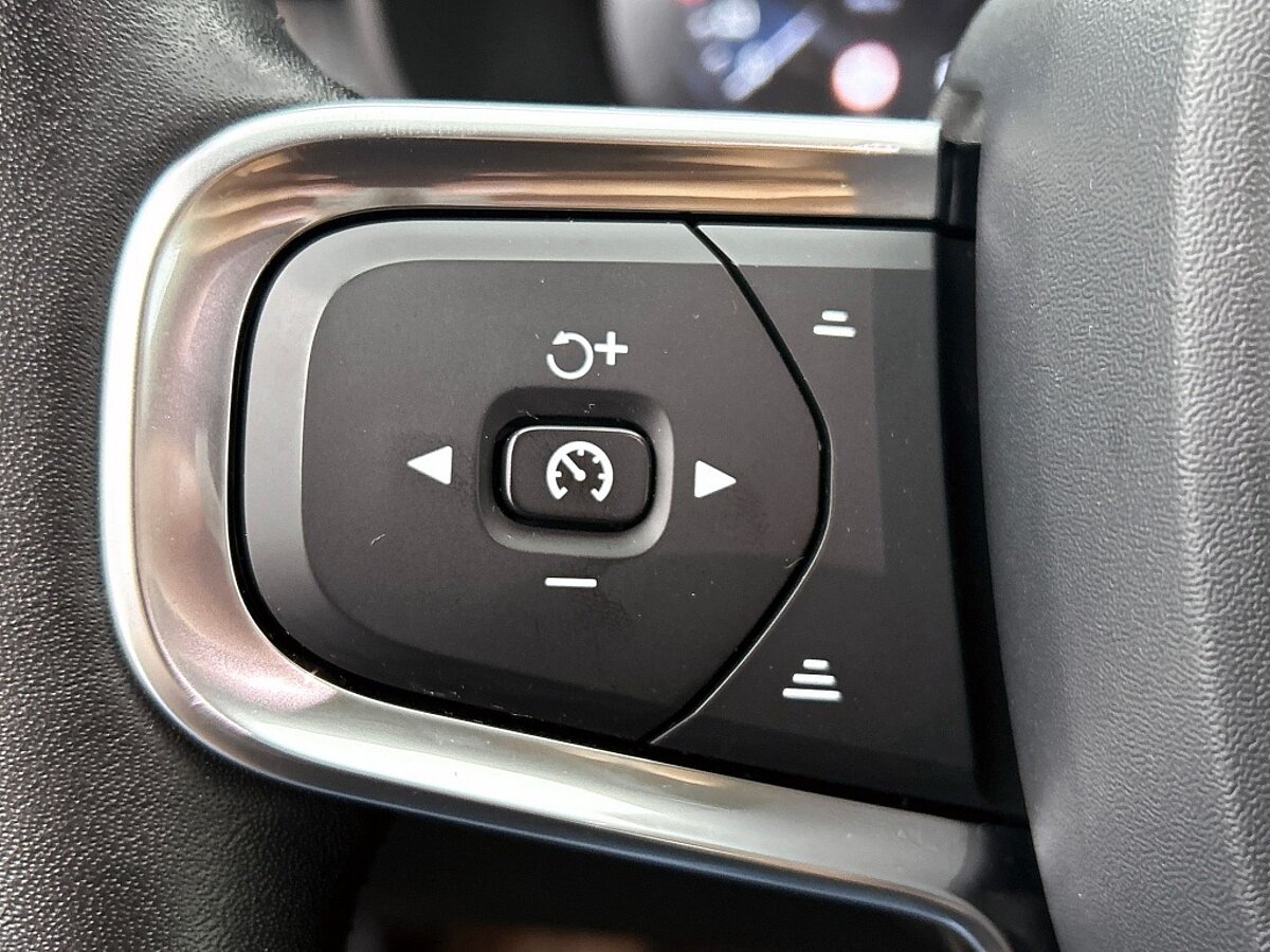 46742333 volvo xc40 1 5 t3 momentum pro 7 03