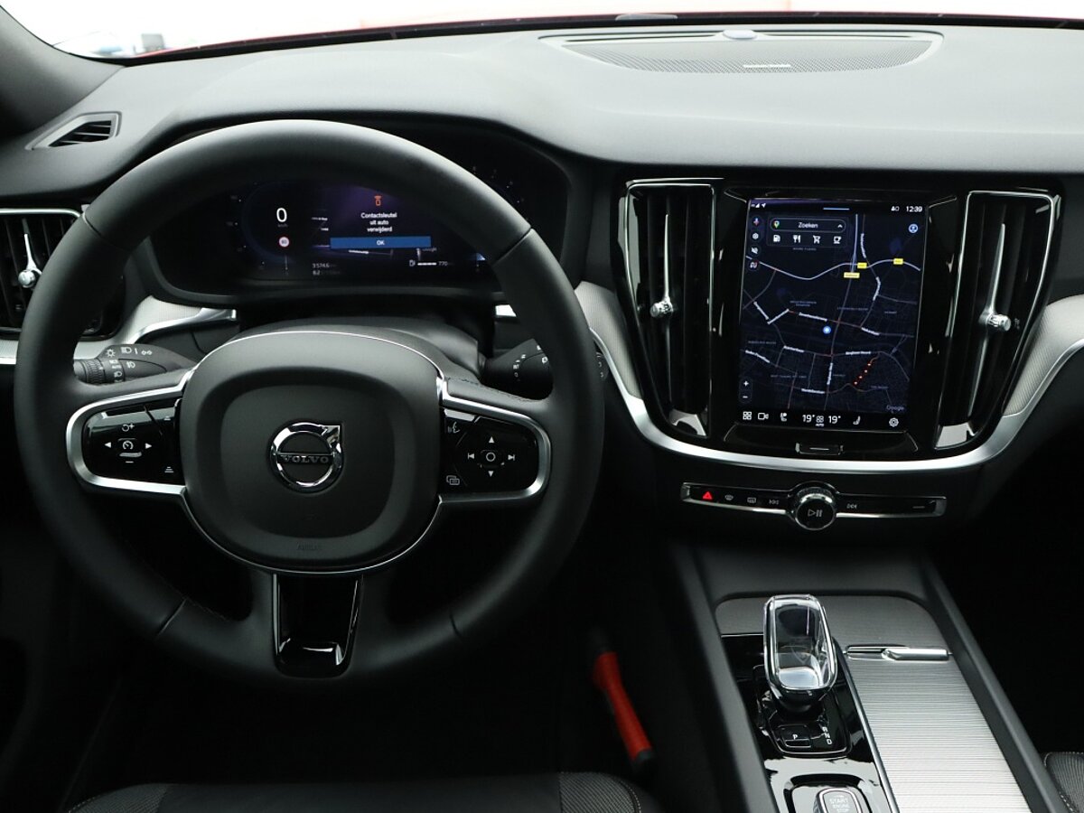 35636972 volvo v60 2 0 b4 plus dark sport interieur 360 camera 7 02