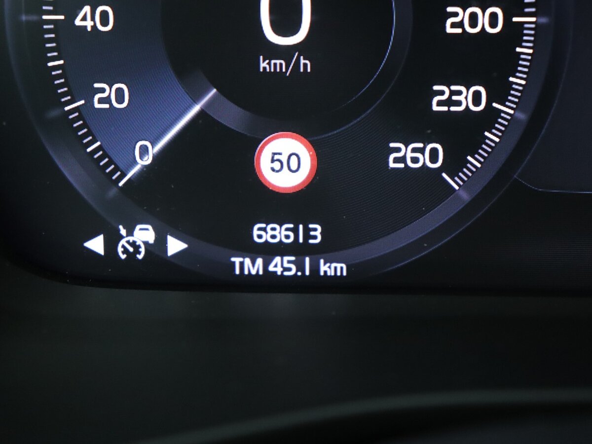 35824529 volvo xc40 2 0 t4 momentum pro 43