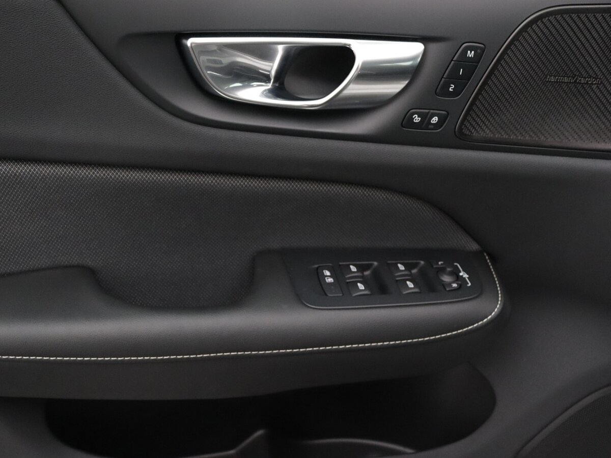 37256560 volvo s60 2 0 b4 plus dark lederen bekleding 360 camera c15aa5