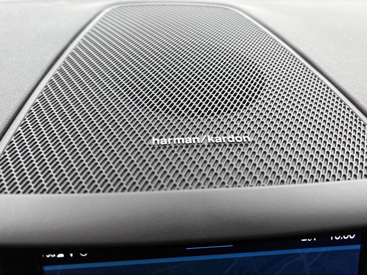 43680818 volvo xc60 2 0 t8 awd plus dark harman kardon panoramadak 21 lm velg 55