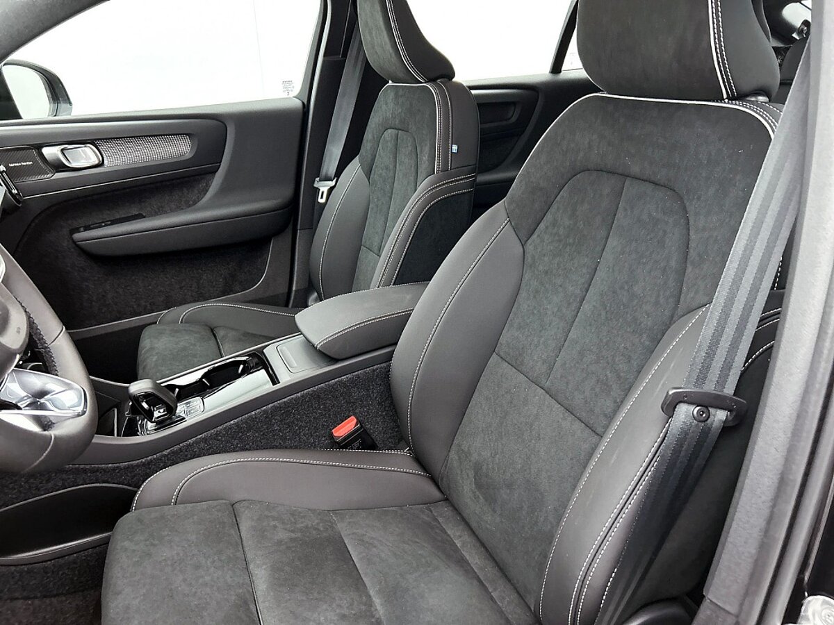 46536156 volvo ec40 extended range plus black edition 82kwh 96