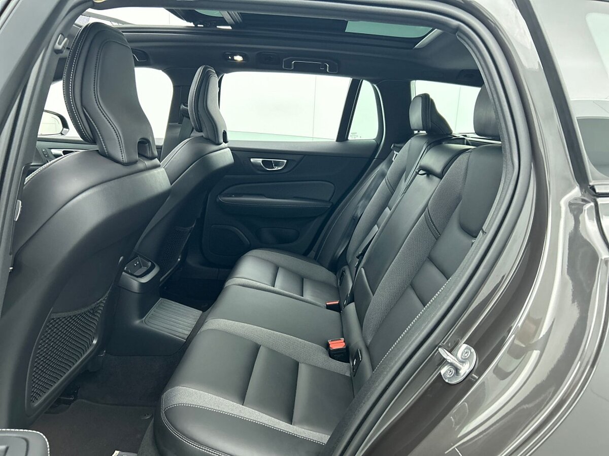 46986772 volvo v60 2 0 t6 awd plus dark 57
