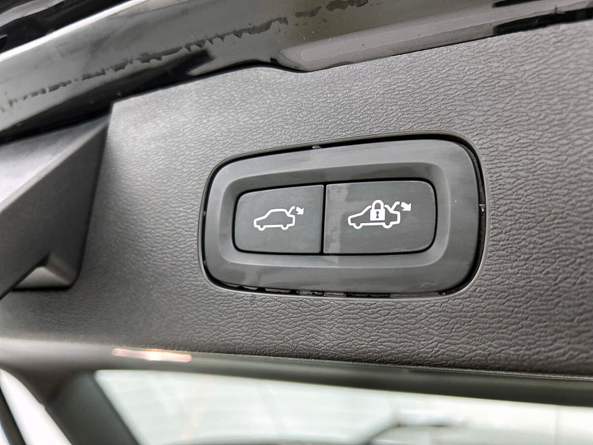 49833650 volvo v60 2 0 t6 awd plus dark trekhaak 360 camera harman kardon aud 77