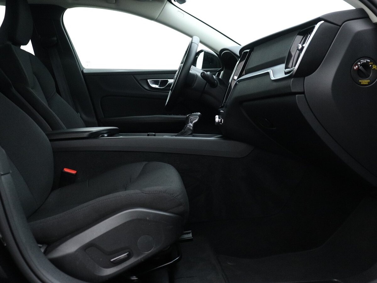 38427279 volvo v60 2 0 t4 momentum pro climate pack 66