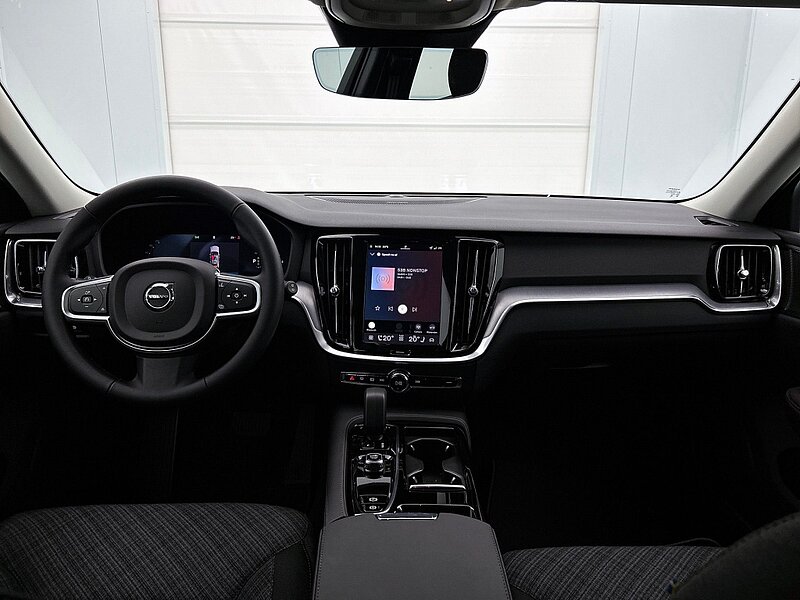 46693500 volvo v60 v60 t6 twin engine awd core business 19 velgen climate 6 03