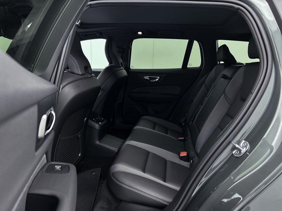 48563053 volvo v60 t6 plus dark panoramadak 19 velgen gentint glas 02