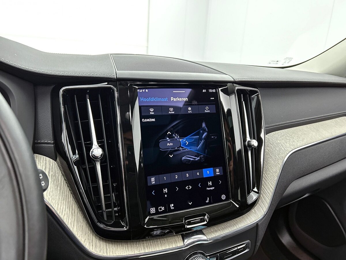 49419930 volvo xc60 t8 bright pano 20 inch long range 360 pilot assist 45