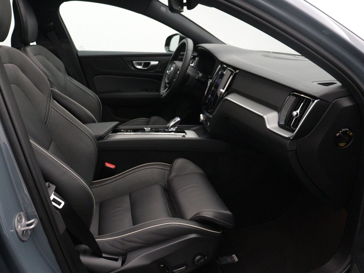 42420857 volvo v60 2 0 b3 plus dark panoramadak harman kardon trekhaak 360 a07bb5