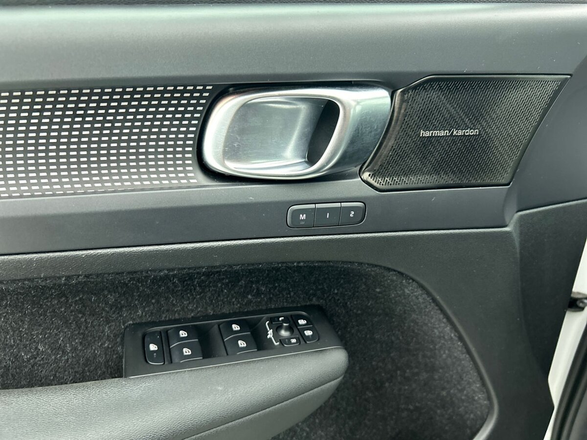 48084423 volvo xc40 1 5 t5 recharge r design 71