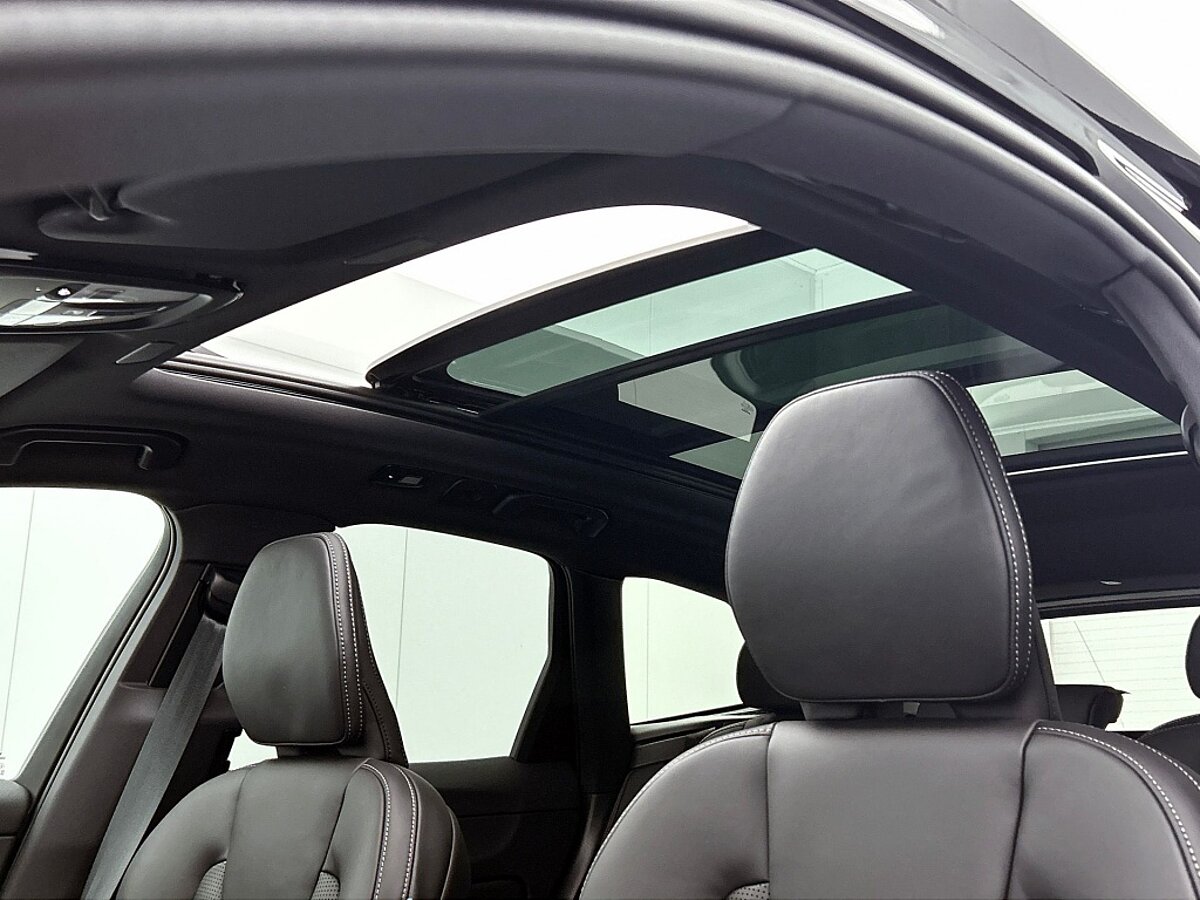 49129007 volvo xc60 2 0 t6 awd ultra black edition 42